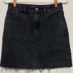 Hollister black raw hem denim skirt size 26